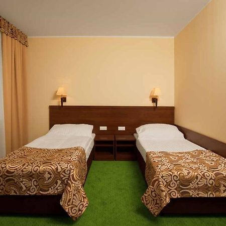 Hotel Zielony Познан Екстериор снимка