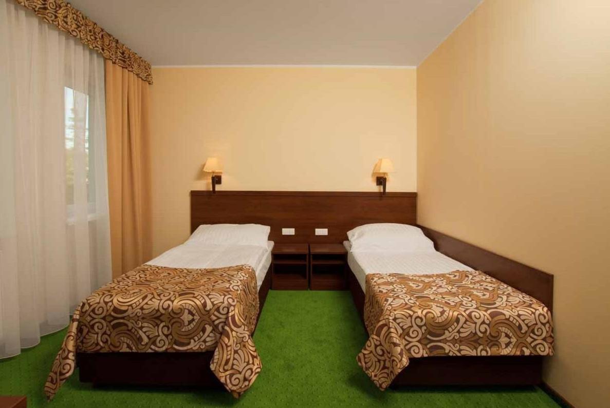 Hotel Zielony Познан Екстериор снимка
