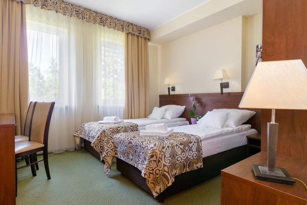 Hotel Zielony Познан Екстериор снимка