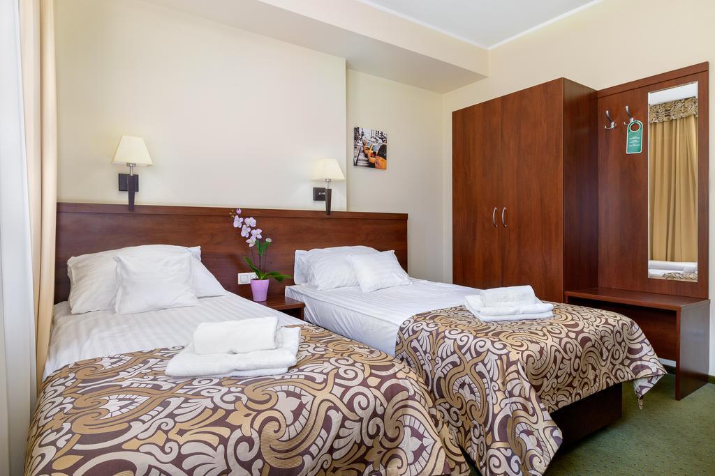 Hotel Zielony Познан Екстериор снимка
