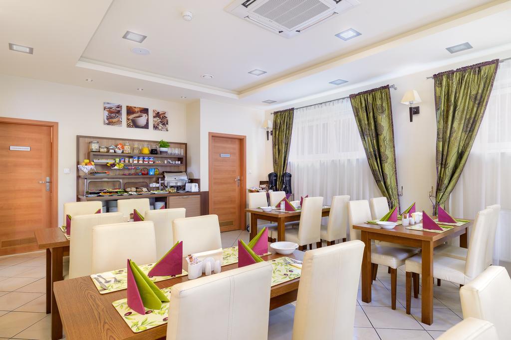 Hotel Zielony Познан Екстериор снимка
