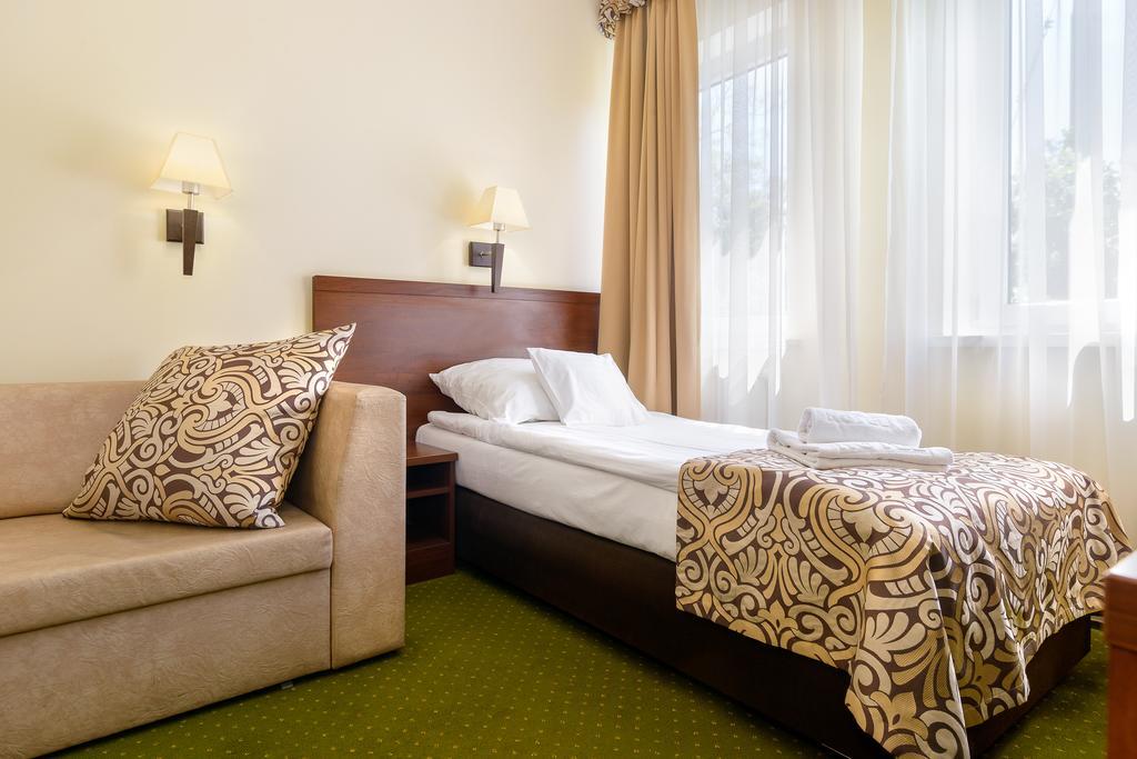 Hotel Zielony Познан Екстериор снимка