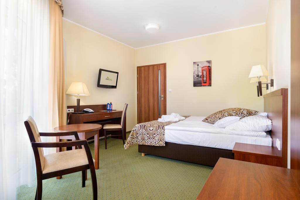 Hotel Zielony Познан Екстериор снимка