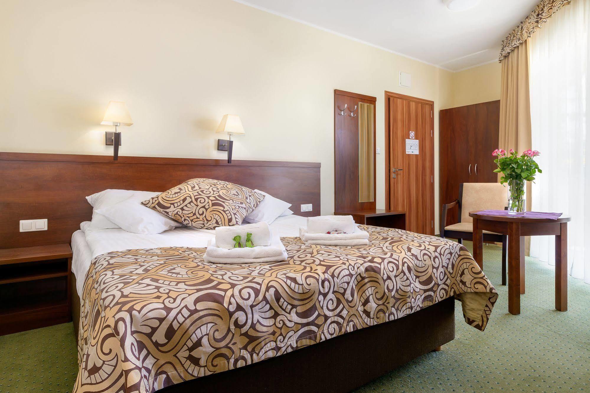Hotel Zielony Познан Екстериор снимка