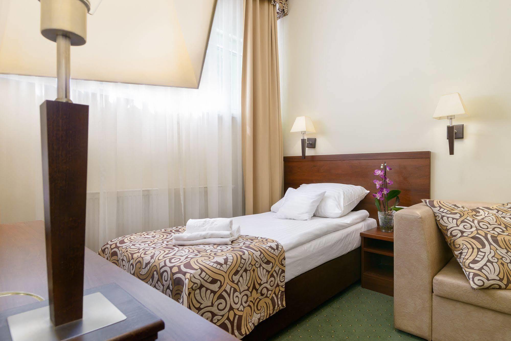 Hotel Zielony Познан Екстериор снимка