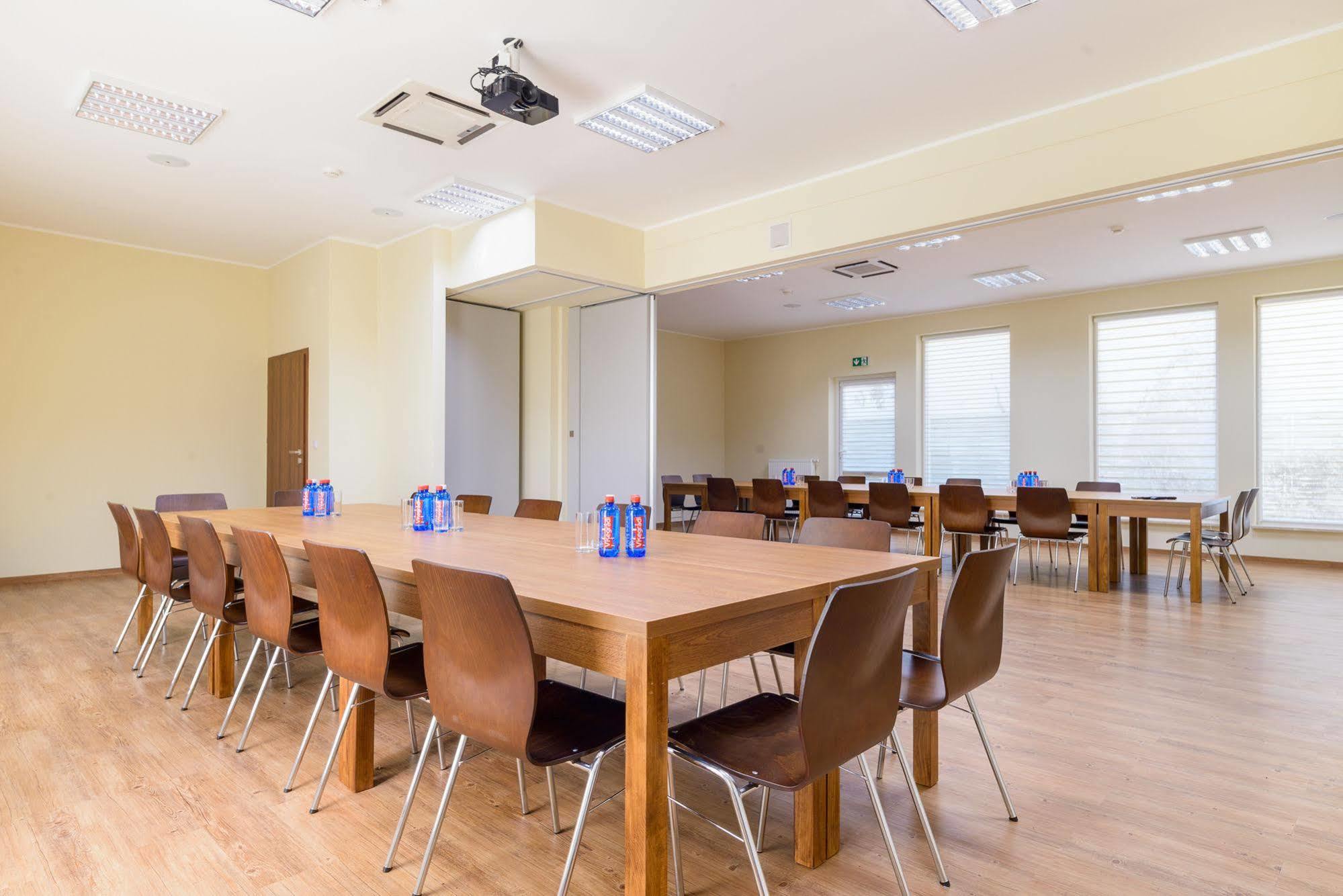 Hotel Zielony Познан Екстериор снимка