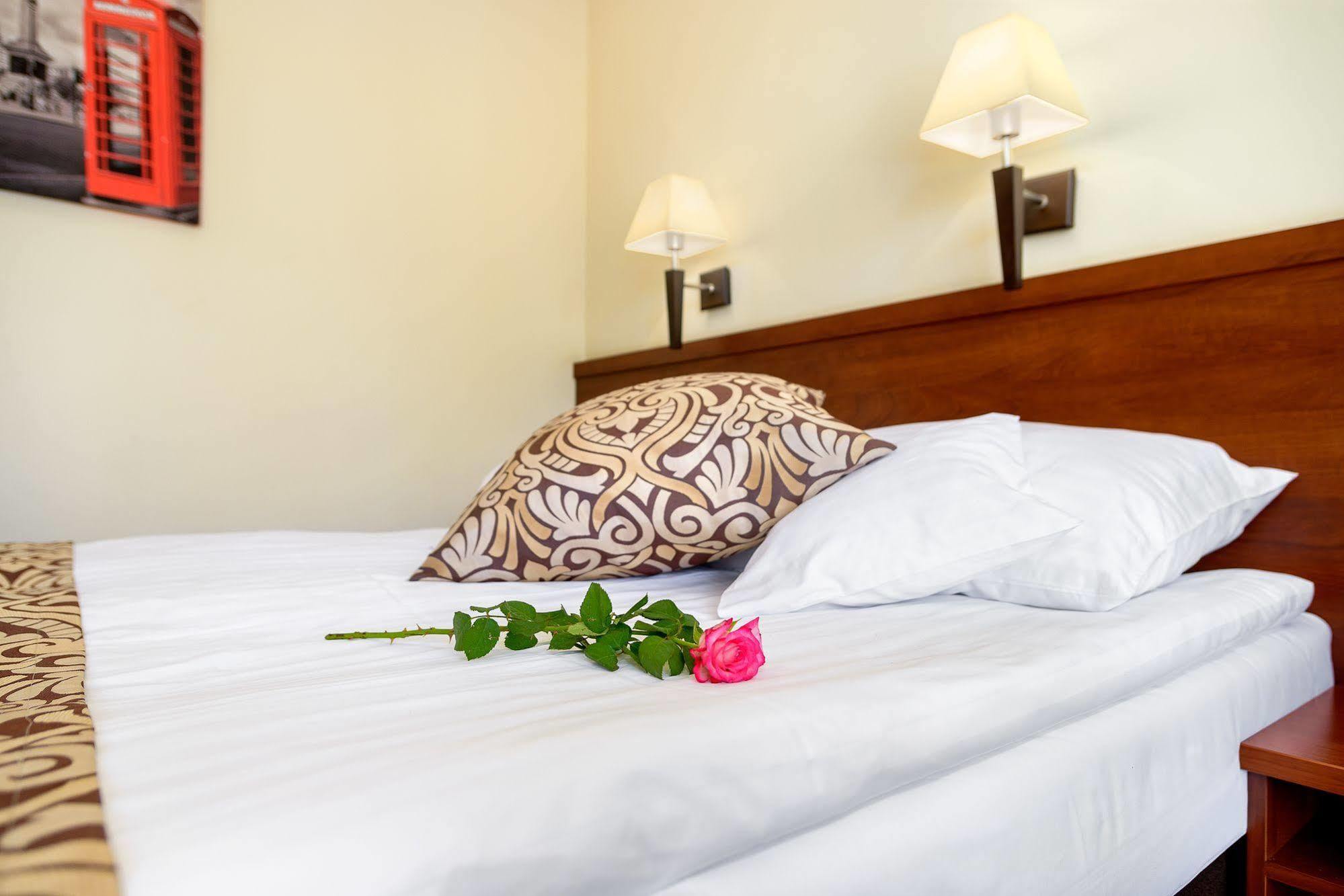 Hotel Zielony Познан Екстериор снимка