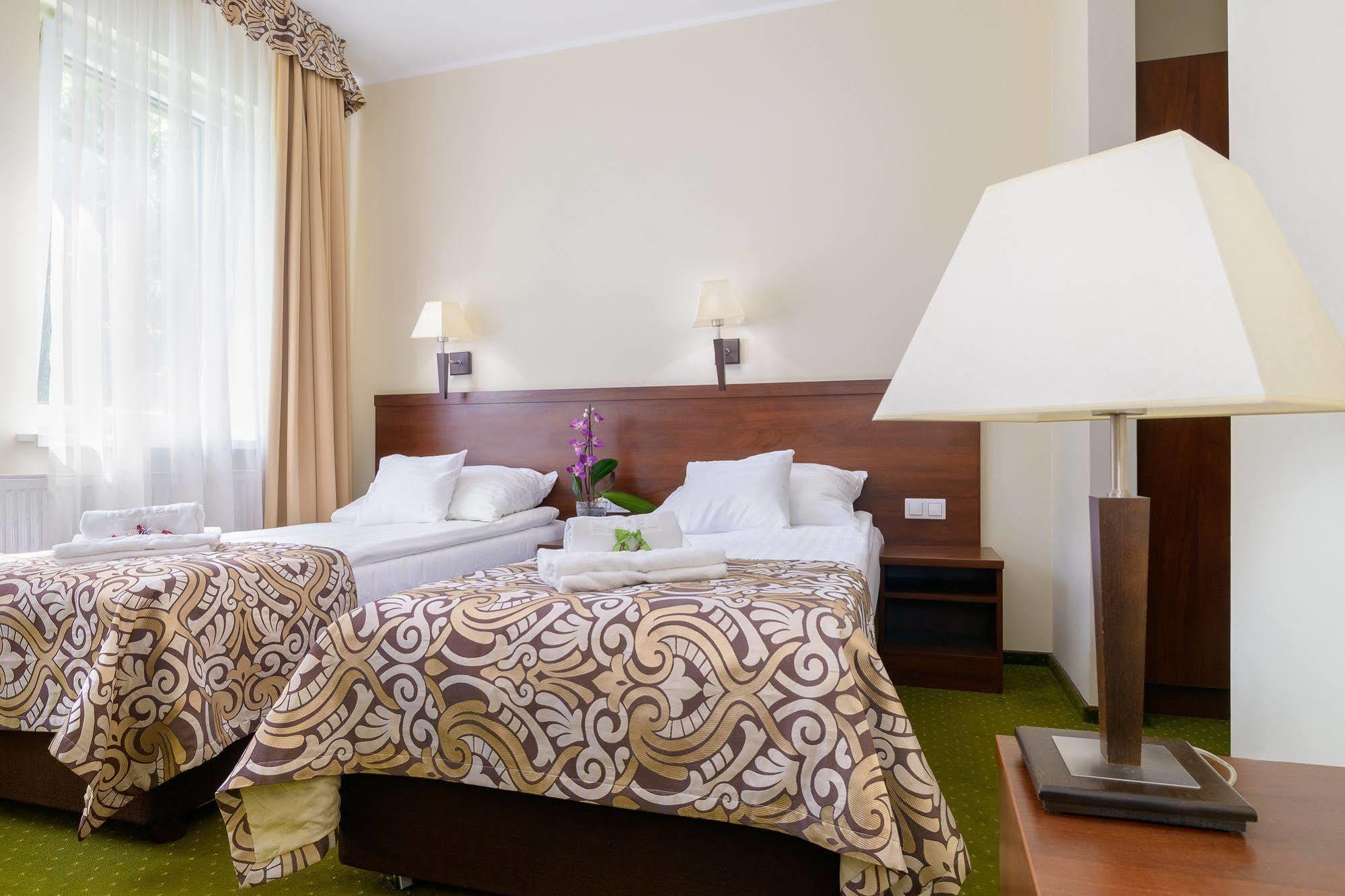 Hotel Zielony Познан Екстериор снимка