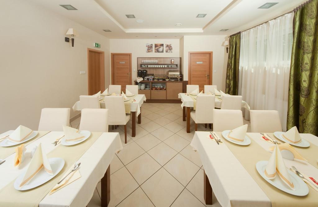Hotel Zielony Познан Екстериор снимка