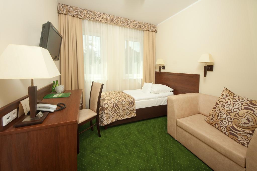 Hotel Zielony Познан Екстериор снимка