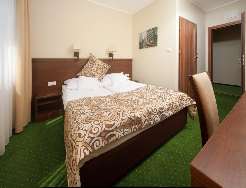 Hotel Zielony Познан Екстериор снимка